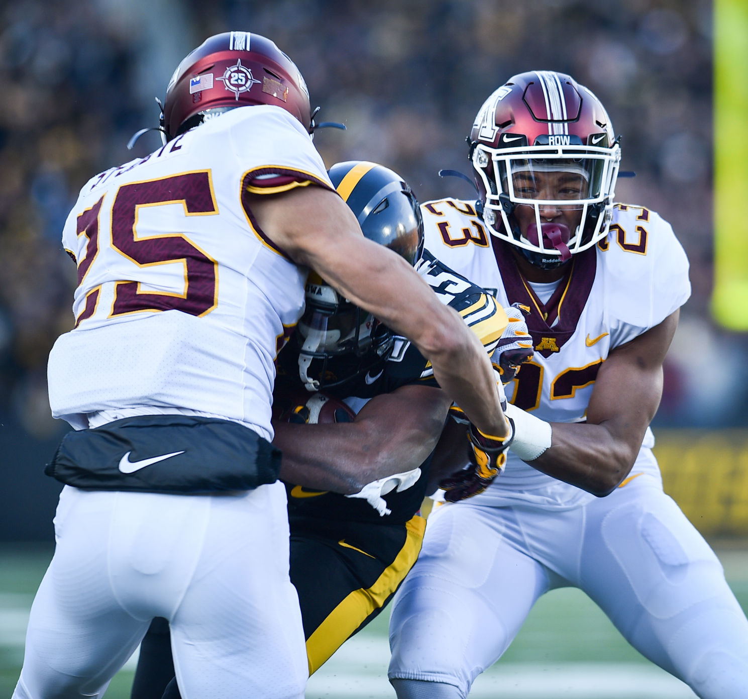 111619-qct-spt-iowa-minn-foot-119a.jpg